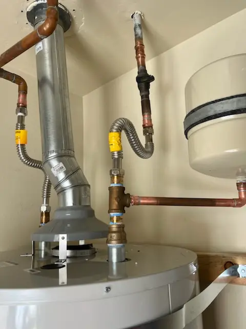 Water heater installation and plumbing repair in Home
